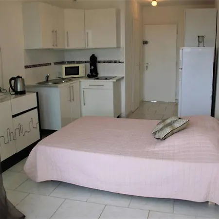 82, Heliopolis Fgh Au Village Naturiste Apartmán *