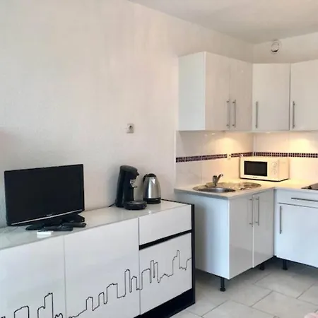 82, Heliopolis Fgh Au Village Naturiste Agde
